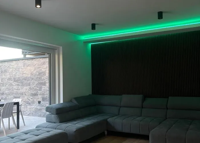 Modern House بيت للعطل بتوي