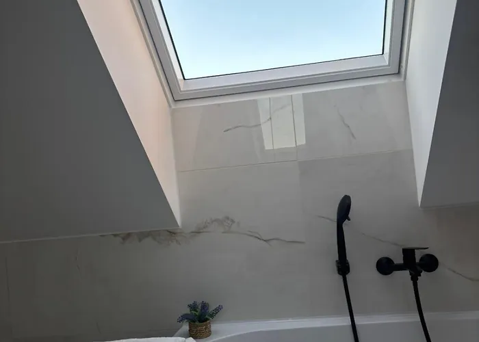 Modern House بيت للعطل