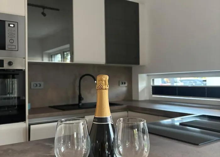 Modern House بتوي