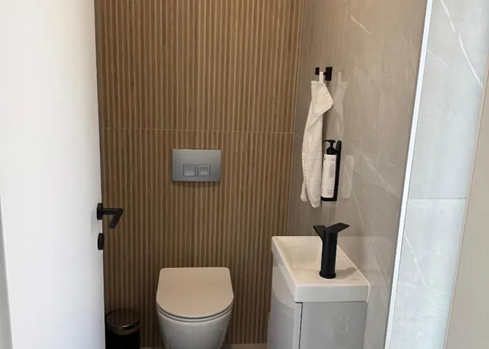 Modern House بيت للعطل *