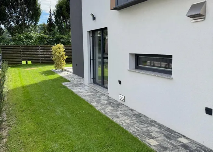 Modern House بيت للعطل بتوي